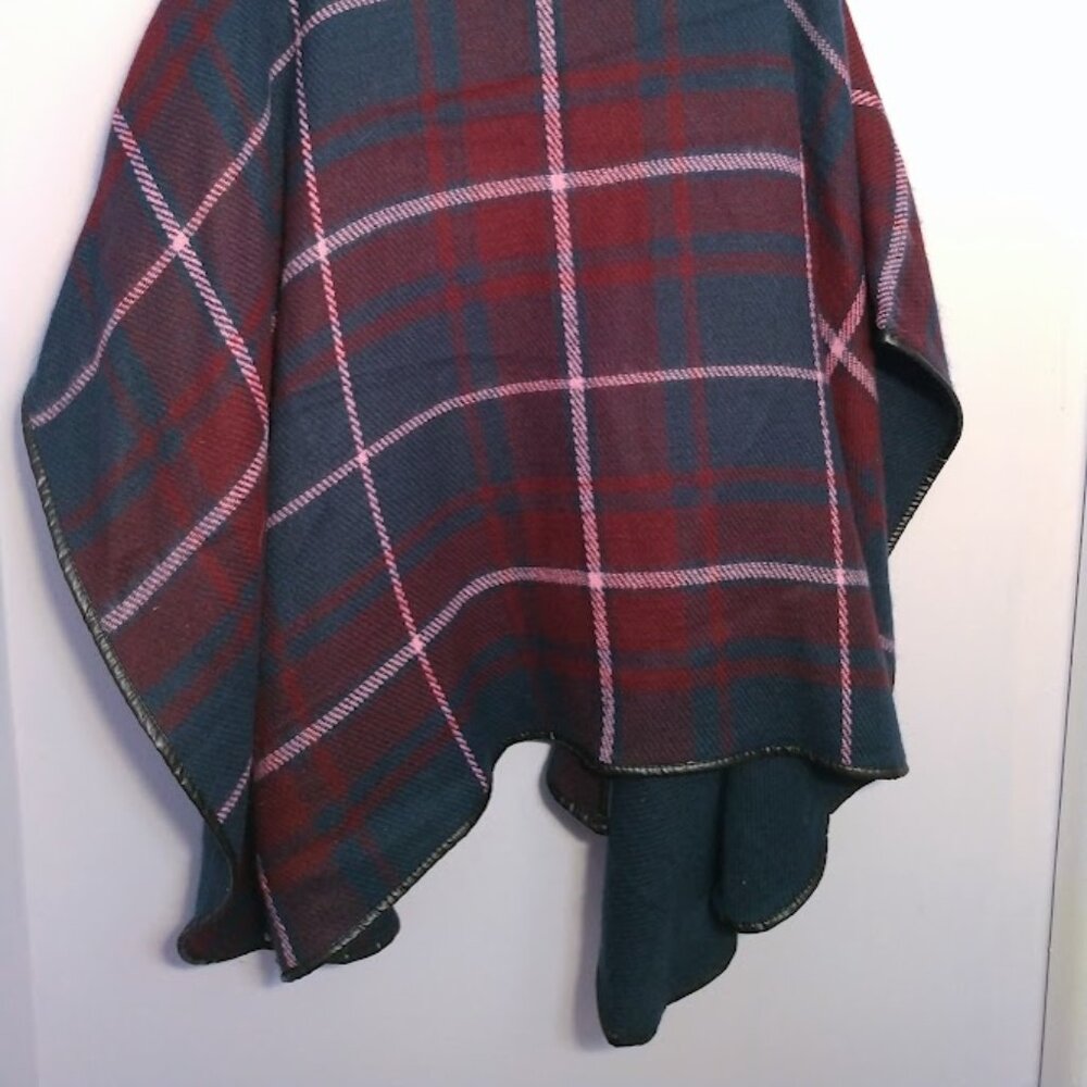 Women's Open Front Shawl Cape Ruana Wrap Navy Red Plaid Fleece OS Cabincore - Picture 4 of 11